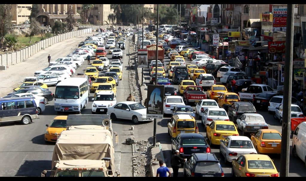 ازمة وقود خانقة في الموصل ومتنفذون يتاجرون به 