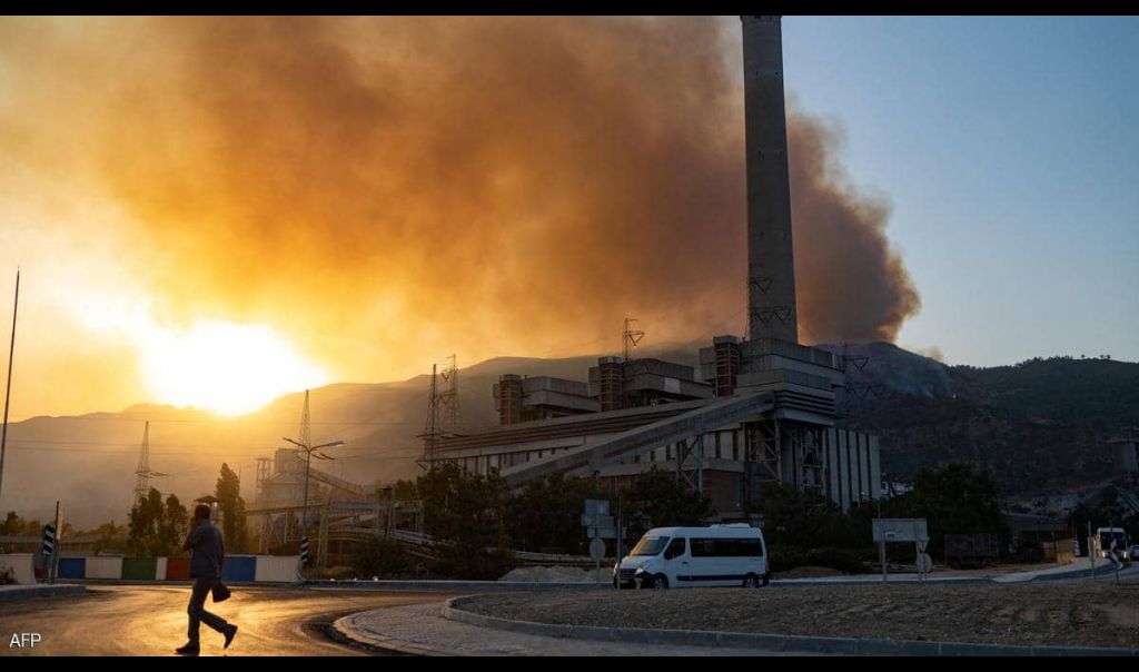 إخماد حريق بمحطة طاقة تركية وسط استمرار حرائق الغابات