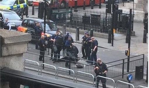 استنفار أمني وسط لندن واعتقال مسلح بسكاكين