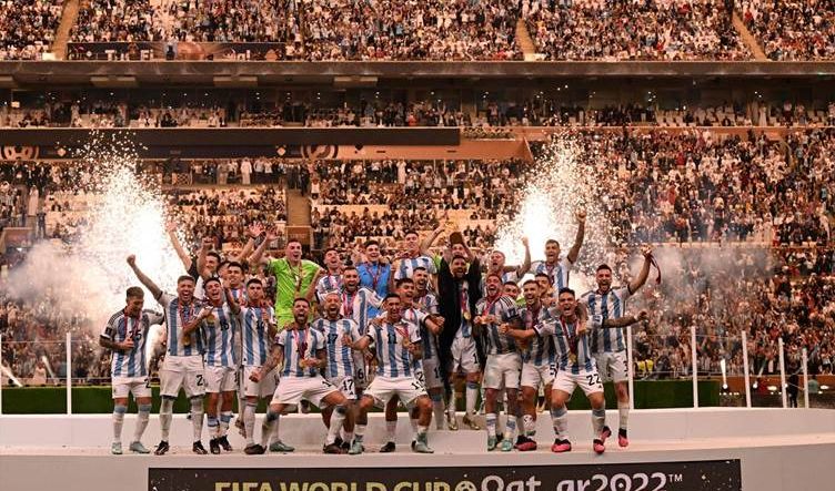 الأرجنتين تفوز بكأس العالم لكرة القدم للمرة الثالثة بتاريخها