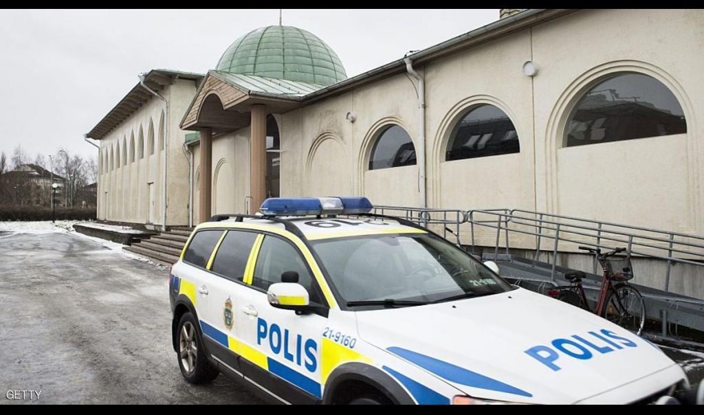 الشرطة تحقق بحريق في مسجد بالسويد