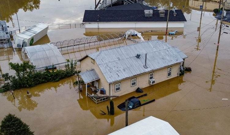 ارتفاع عدد ضحايا فيضانات كنتاكي الأميركية الى 28 شخصاً