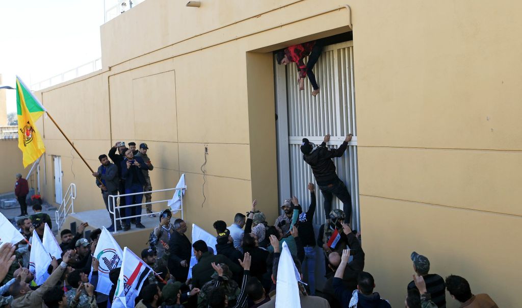 الحشد الشعبي يدعو أنصاره للانسحاب من محيط السفارة الأمريكية في بغداد