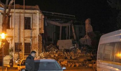 الزلزال يهدم مبنى محافظة هاتاي