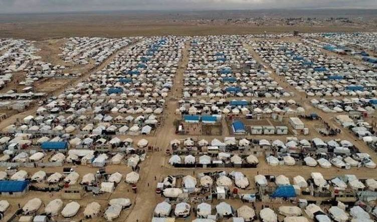 وفد عراقي يزور مخيم الهول لإعادة دفعة جديدة من العراقيين إلى البلاد