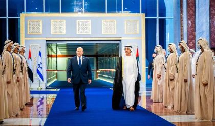 نفتالي بينيت.. أول رئيس وزراء إسرائيلي يزور الإمارات