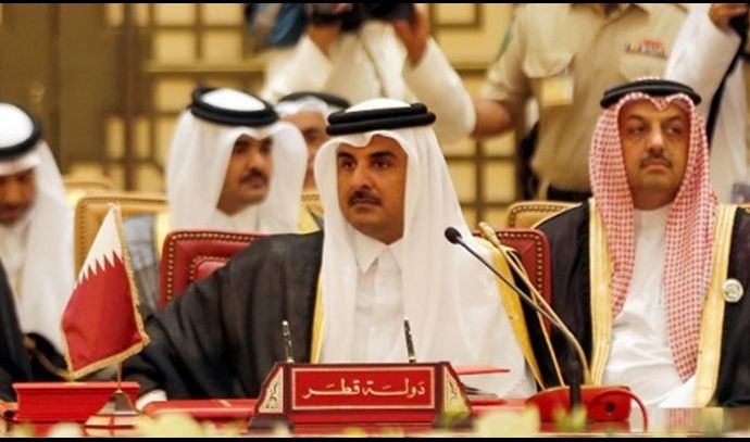 أمير قطر يهاتف الرئيس الإيراني ويشيد بالعلاقة بين البلدين