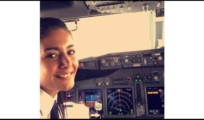 أول فتاة عراقية تحصل على ترخيص قيادة طائرة بعد 2003