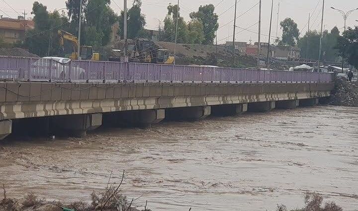 مديرية مجاري نينوى تعلن انهيار المعابر على نهر الخوصر في الموصل نتيجة ارتفاع مناسيبه