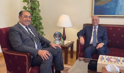 سفير العراق يبحث مع الأمين العام المساعد للجامعة العربية متابعة تنفيذ مخرجات القمة