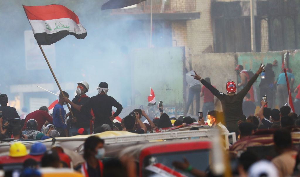 مقتل متظاهر وإصابة العشرات باشتباكات مع القوات الامنية وسط بغداد