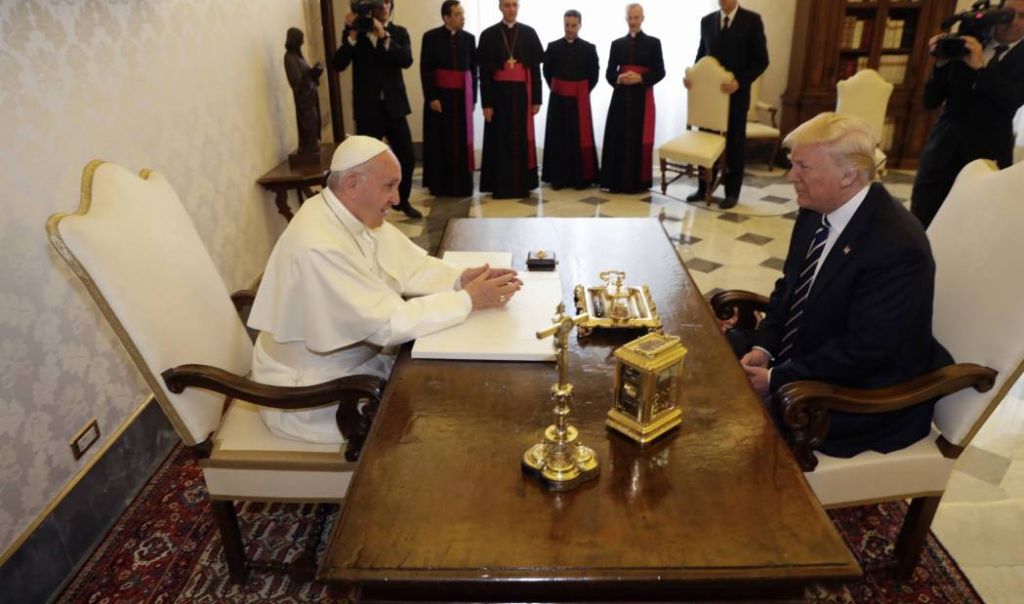 الرئيس الاميركي يلتقي البابا فرنسيس في الفاتيكان