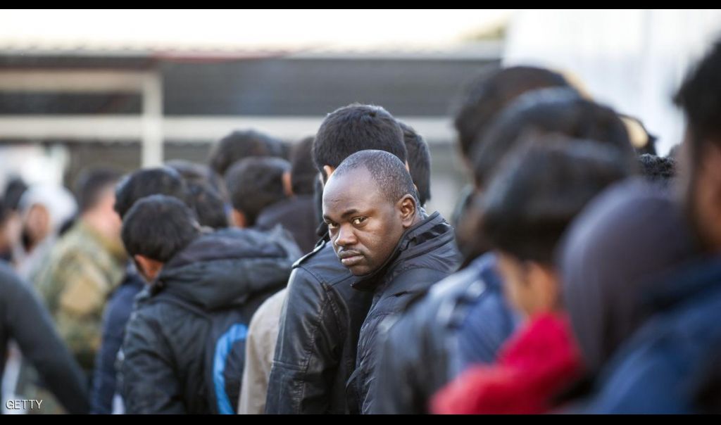 قطار يوناني يدهس شخصين يعتقد أنهما مهاجران