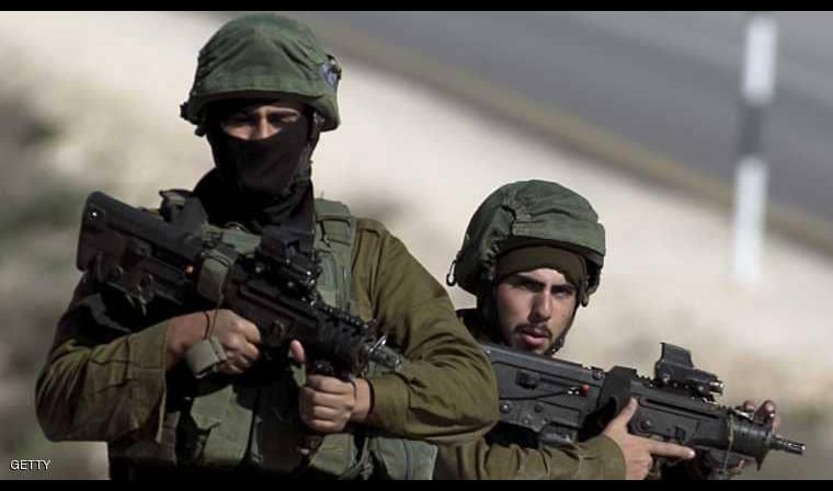 قوات الاحتلال تعتقل عشرات الفلسطينيين بالضفة