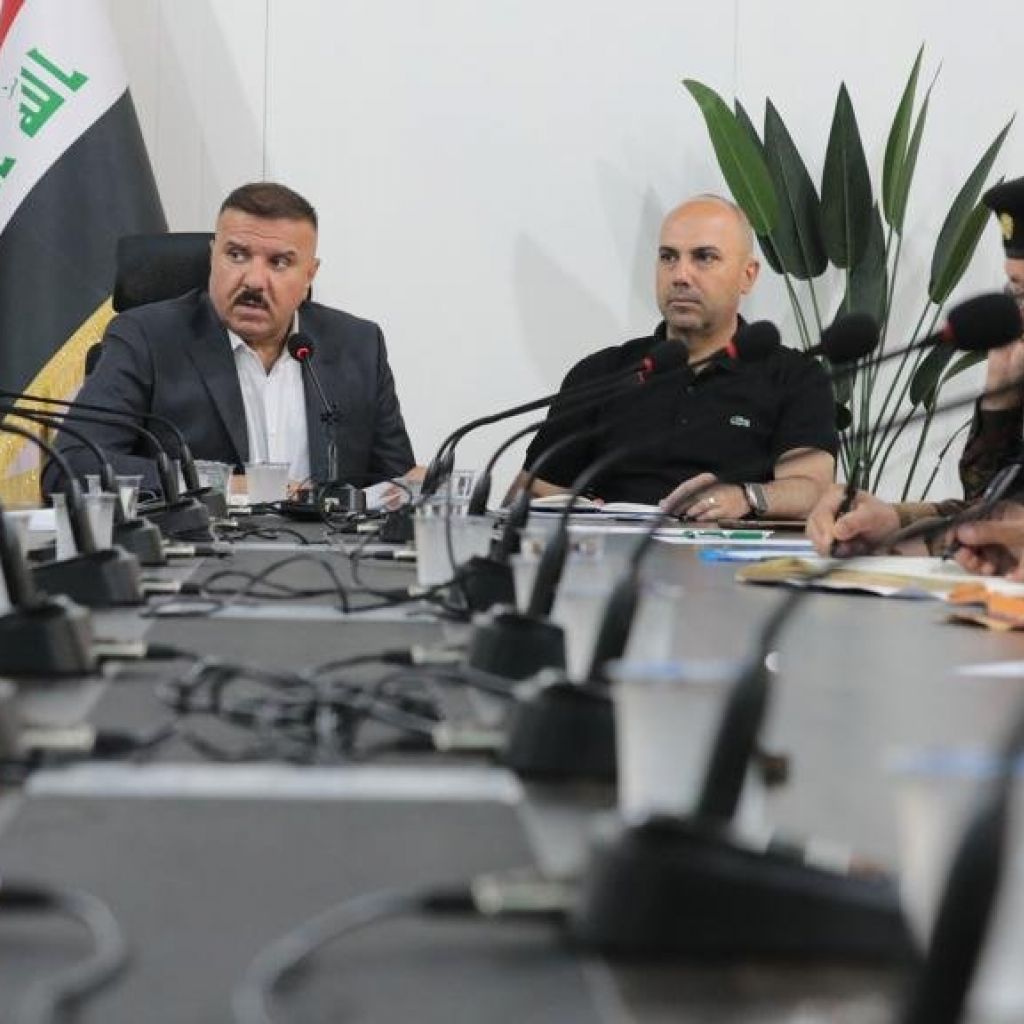 وزير الداخلية يعقد اجتماعاً مع محافظ النجف الأشرف وعدد من القادة