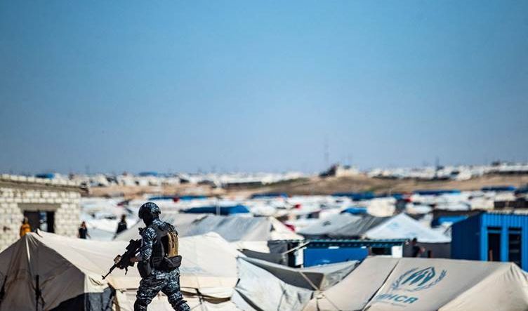 فرنسا تعيد 15 امرأة و32 طفلاً من مخيمات سورية