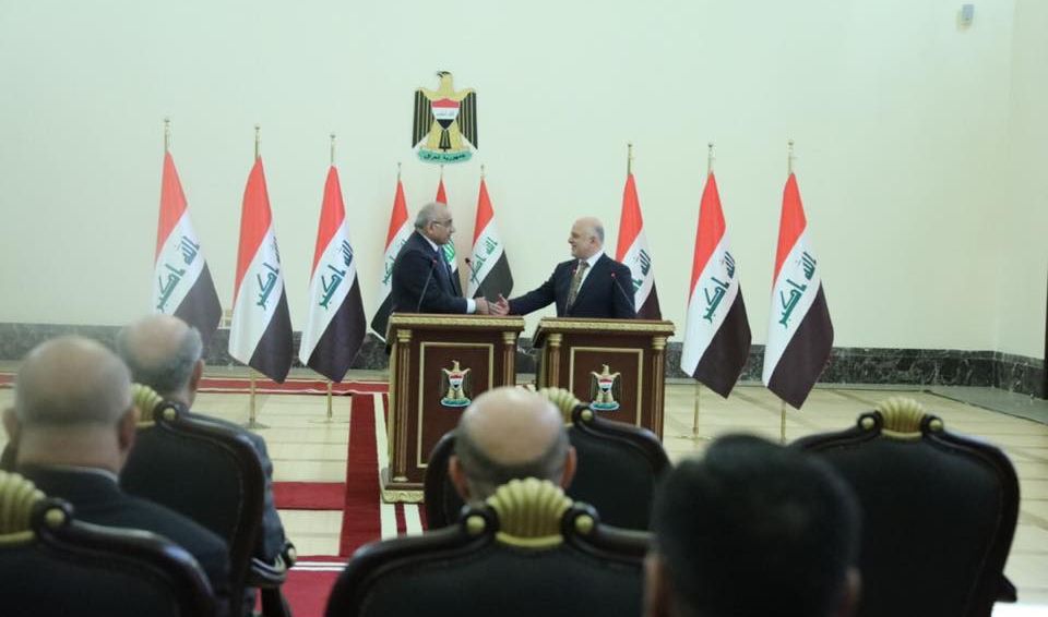 رئيس مجلس الوزراء عادل عبد المهدي يتسلم الحقائب الوزارية من رئيس المجلس السابق حيدر العبادي
