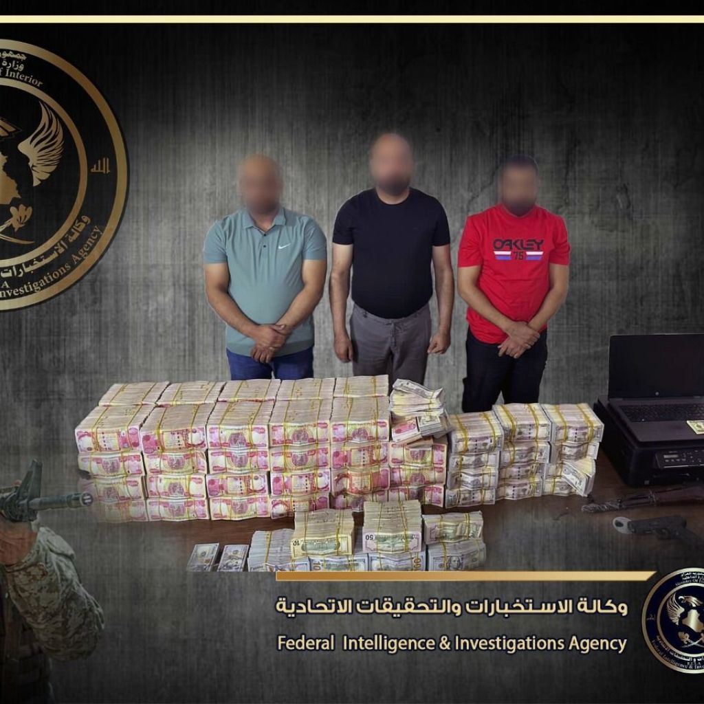 القبض على ثلاثة أشخاص يستخدمون جوازات المواطنين للمضاربة في سعر الصرف ببغداد