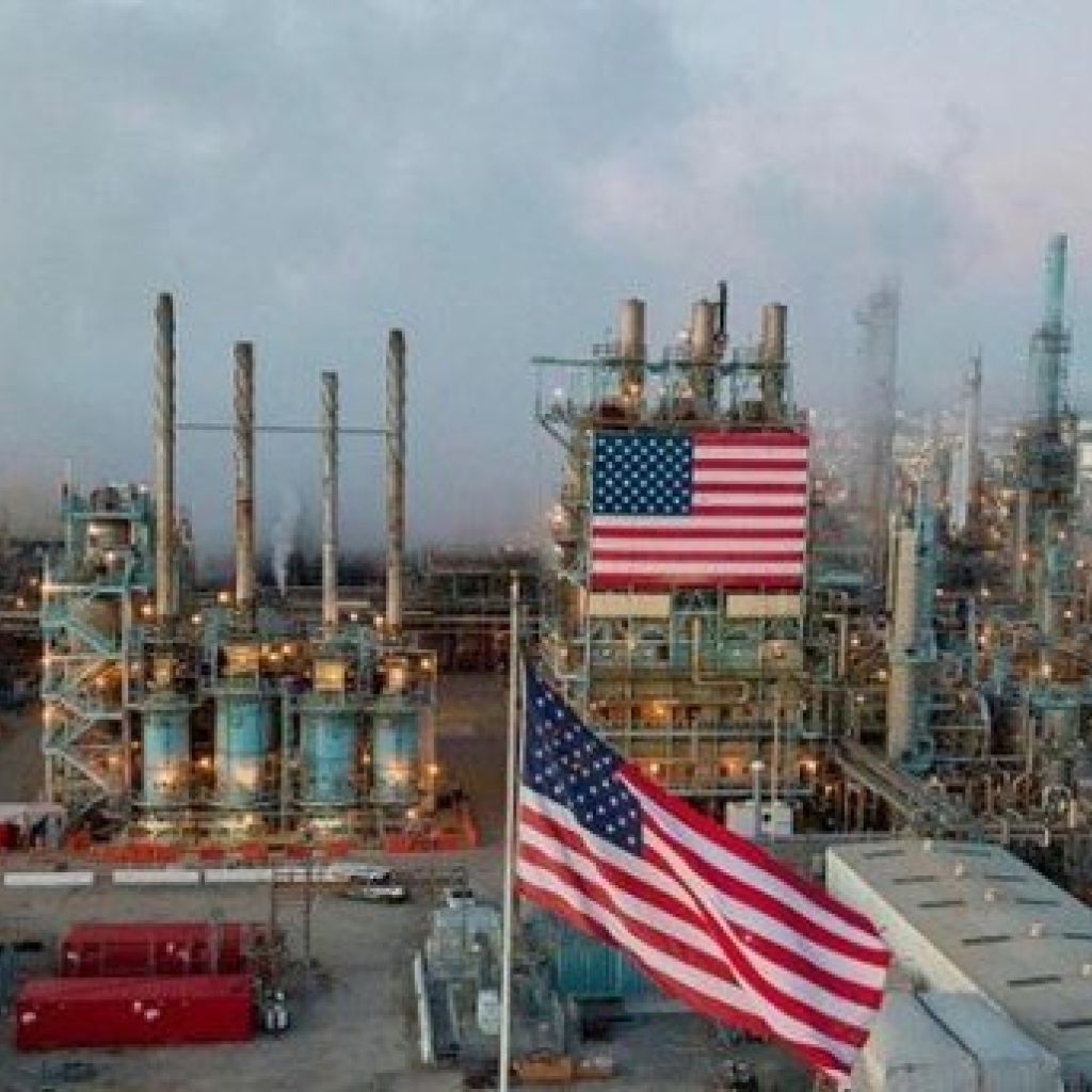 مخزونات النفط الأمريكية تسجل زيادة بأكثر من مليون برميل
