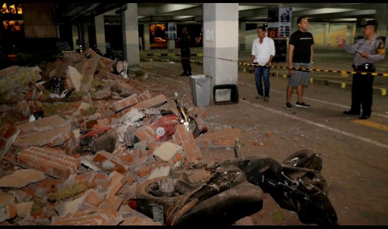  اندونيسيا: 91 قتيلاً بزلزال جزيرة لومبوك ومئات المصابين