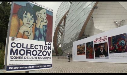 الرئيس الفرنسي يفتتح معرضا لروائع الفن التشكيلي الفرنسي والروسي في باريس
