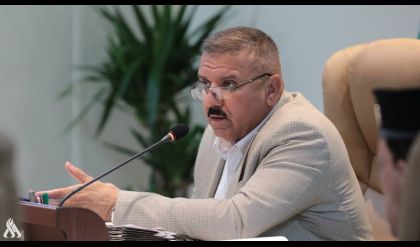 وزير الداخلية يوافق على المضي بتوطين رواتب الدرجات الخاصة والضباط