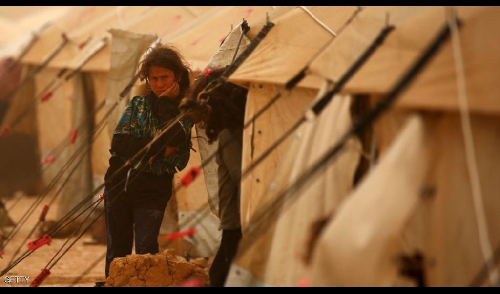 عشرات القتلى والمصابين بهجوم لداعش على مخيم لاجئين