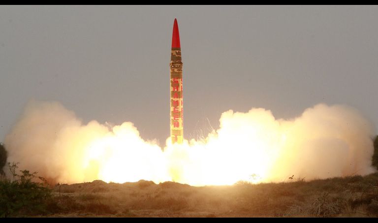 باكستان تعلن نجاحها في اختبار صاروخ باليستي قادر على حمل رأس نووي